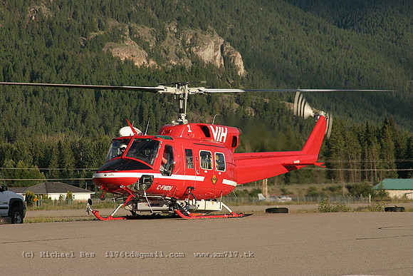 056957_bell212_+VH_cfwdv_20040808_fairmont_e290_IMG_6847