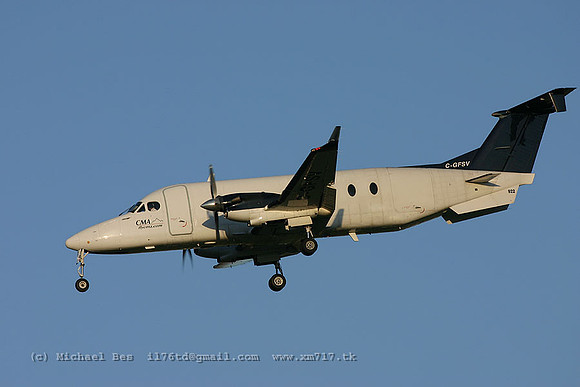 057092_beech1900d_GLR_cgfsv_20040810_calgary_e301_IMG_7327