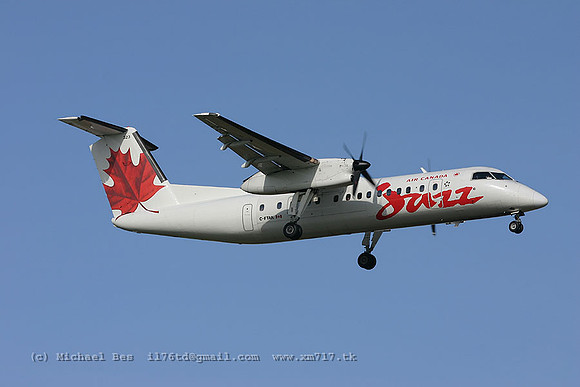 057208_dhc8_JZA_cftak_20040811_calgary_e309_IMG_7633
