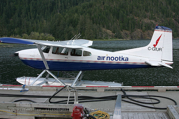 056190_cessna185f(float)_+NK_cgiur_20040729_goldriverspb_e235_IMG_4356