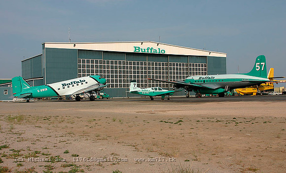 056034_dc3&dc4&beech_BFL_cgwir&cfiqm&cgiwj_20040724_yellowknife_e224_IMG_3756(geen)