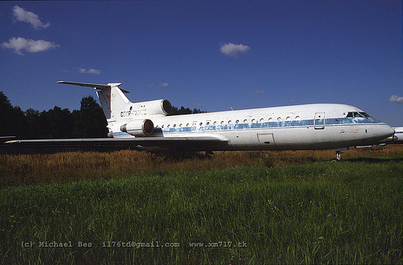 040338_yak42_SU_cccp42302_20010820_