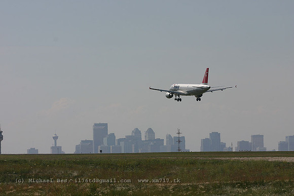 057171_a320_NWA_n378nw_20040811_calgary_e306_IMG_7551