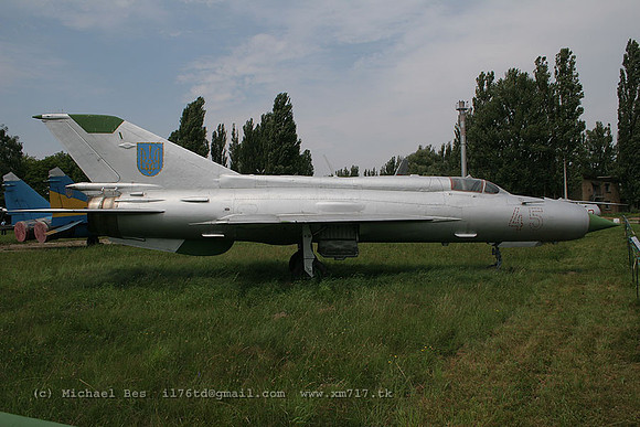 073392_mig21_UR_45ol_20070705_kyivzhuliany_IMG_3917