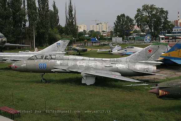 073408_su17um3_UR_80bl_20070705_kyivzhuliany_IMG_3978