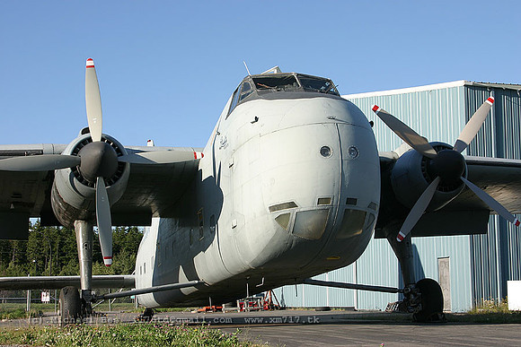 056133_bristol170freighter_BH_cgyqs_20040727_terrace_e230_IMG_4051