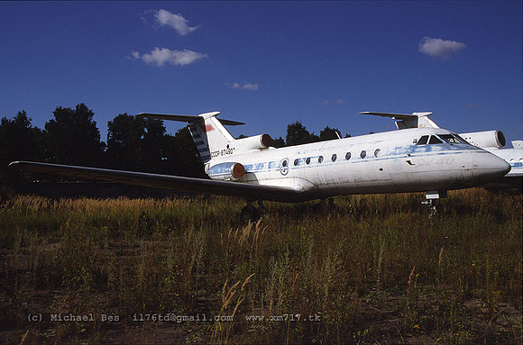 040337_yak40_SU_cccp87490_20010820_