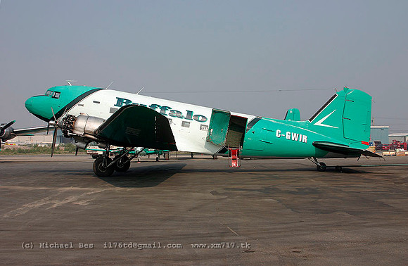 055941_dc3_BFL_cgwir_20040723_yellowknife_e217_IMG_3407(geen)