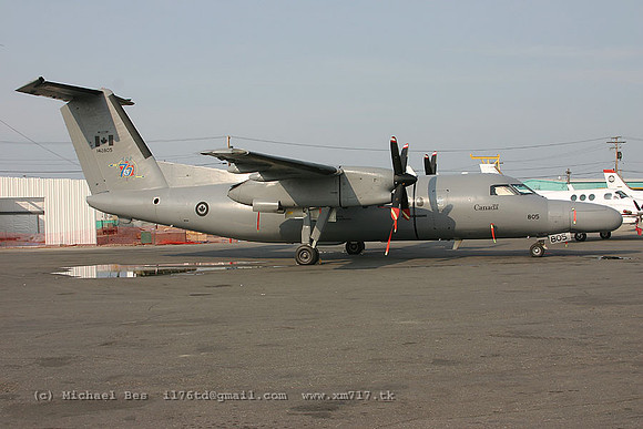 056045_dhc8_CAN_142805_20040724_yellowknife_e224_IMG_3747