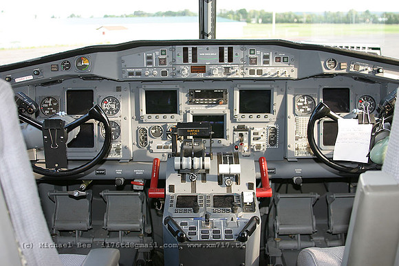 055700_cl415_TRI_cgoge_20040718_slavelake_e185_IMG_2468
