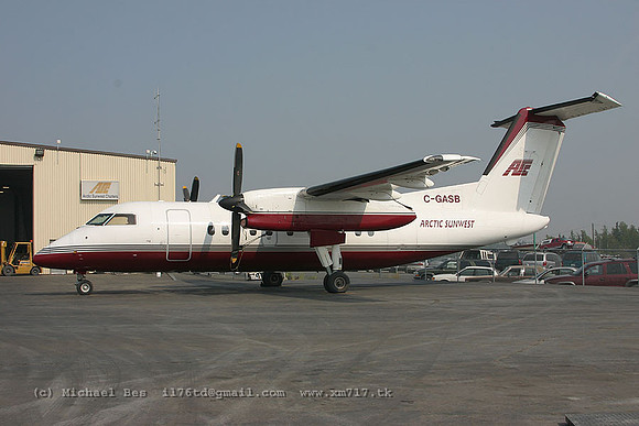 055952_dhc8_SST_cgasb_20040723_yellowknife_e218_IMG_3476