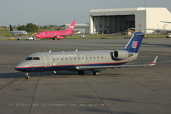 057223_crj_SKW_n915sw_20040811_calgary_e309_IMG_7701