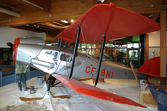 056011_dh83cfoxmoth_-_cfbni_20040724_yellowknife_e222_IMG_3628