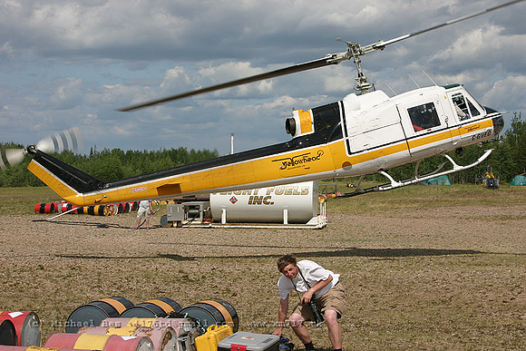 055859_bell204c_+YE_cgveg_20040721_steenriver_e206_IMG_3075