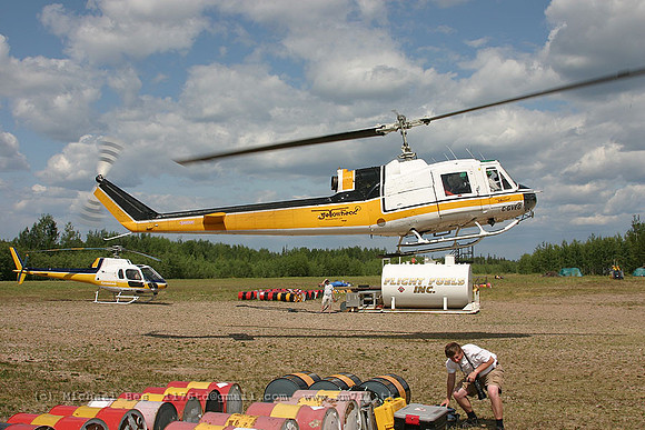 055859_bell204c_+YE_cgveg_20040721_steenriver_e206_IMG_3073