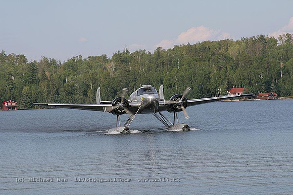 068937_beechc18s(float)_+O8_cgesw_20060727_emoclearwaterlake(on)_IMG_3051