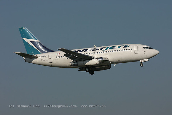 057122_b737_WJA_cgswj_20040811_calgary_e302_IMG_7461