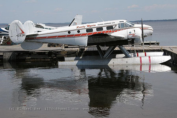 068926_beechd18s(float)_+CY_cfzri_20060727_fortfrances(on)_IMG_2991