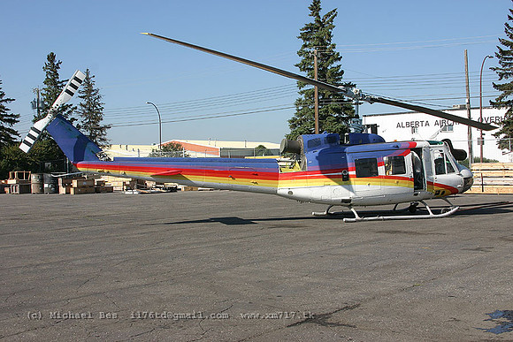 057138_bell212_-_hl9150_20040811_calgary_e304_IMG_7507