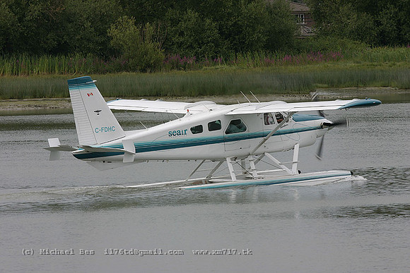 056452_dhc2turbobeaver(float)_+SR_cfdhc_20040804_vancouveryvrspb_e264_IMG_5518