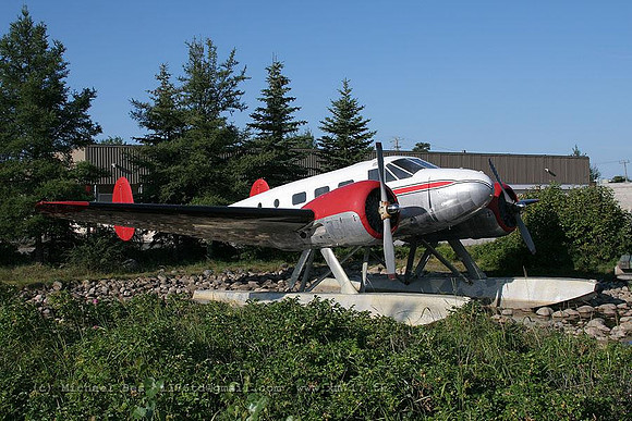 068487_beech18(float)_-_cfwuh_20060721_ignace(on)_IMG_0436