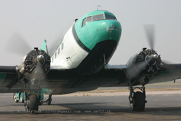 055942_dc3_BFL_cgwir_20040723_yellowknife_e217_IMG_3464